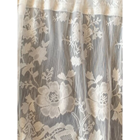 White Floral Lace Window Valance Curtain Scalloped Edge 53" W x 31" L  Polyester - Picture 2 of 8